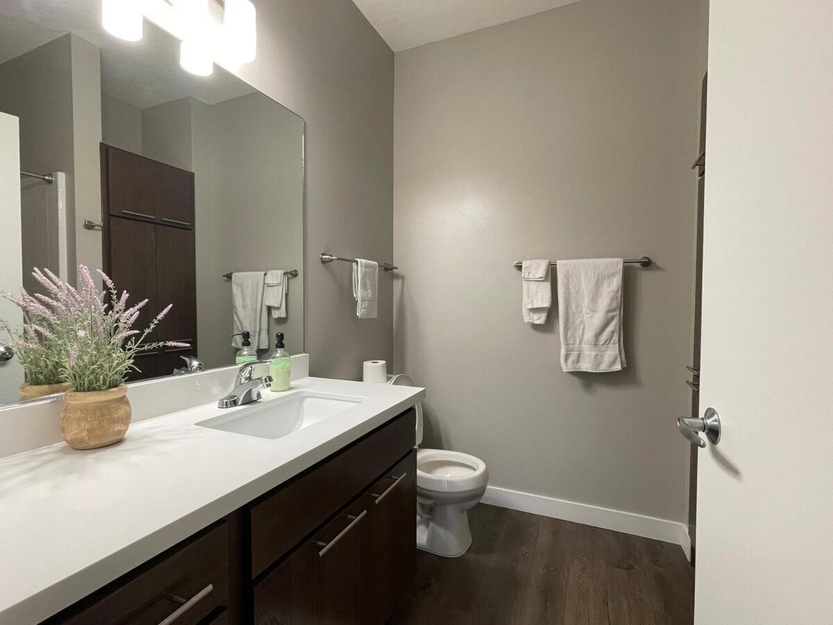 Large Downtown 2Br -Hot Tub-Downtown! Apartment Des Moines Exterior photo