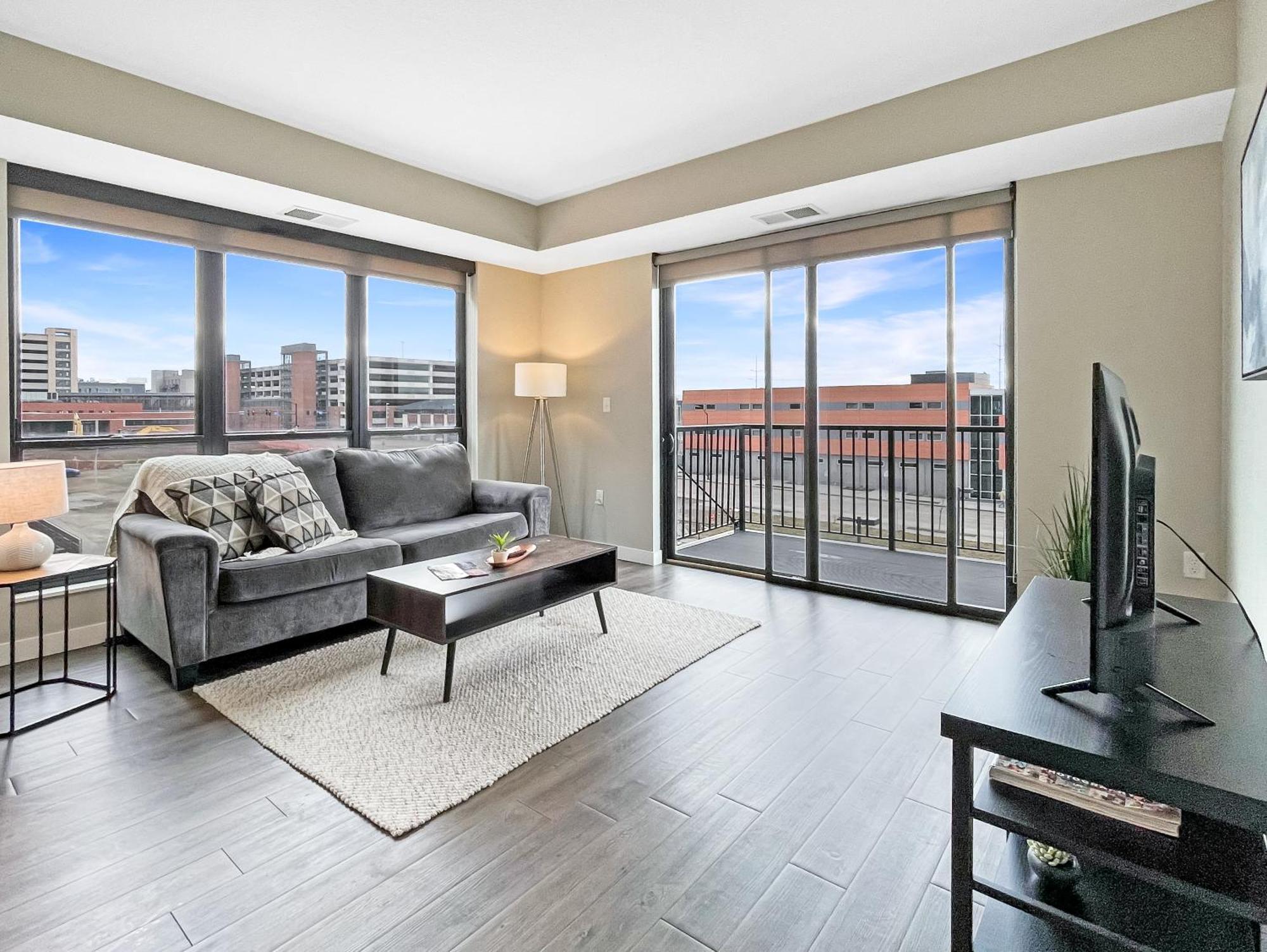 Large Downtown 2Br -Hot Tub-Downtown! Apartment Des Moines Exterior photo