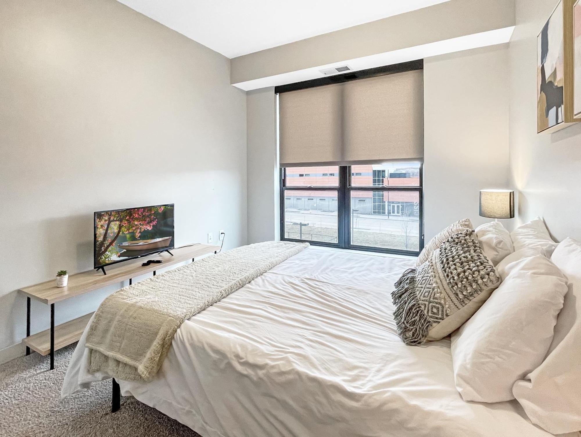 Large Downtown 2Br -Hot Tub-Downtown! Apartment Des Moines Exterior photo