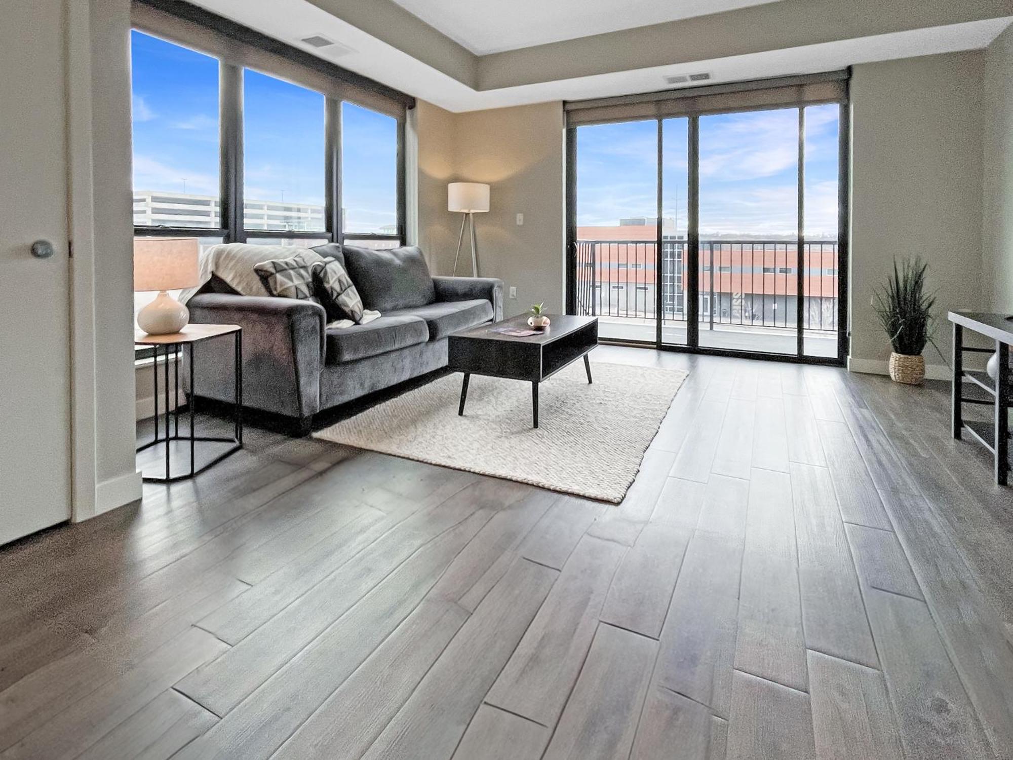 Large Downtown 2Br -Hot Tub-Downtown! Apartment Des Moines Exterior photo