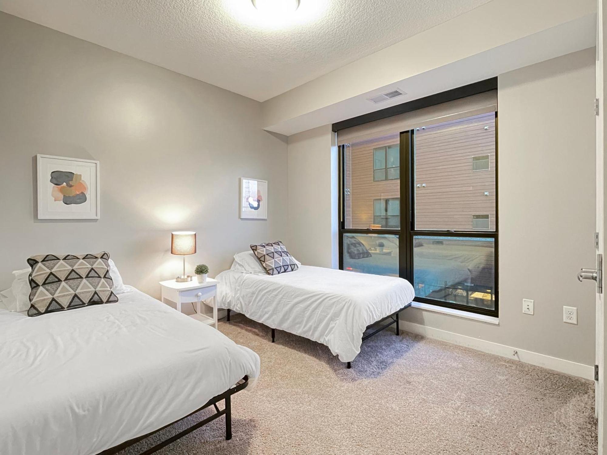 Large Downtown 2Br -Hot Tub-Downtown! Apartment Des Moines Exterior photo