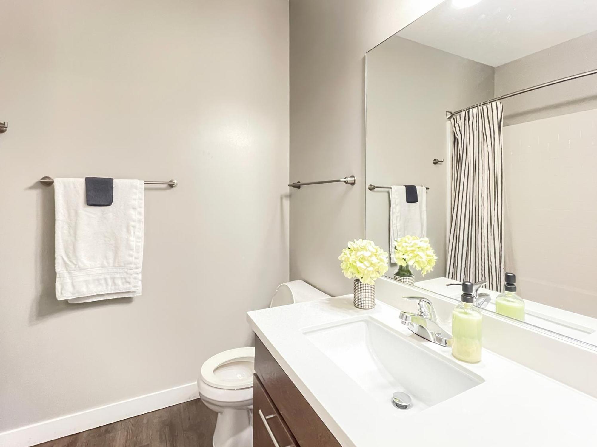 Large Downtown 2Br -Hot Tub-Downtown! Apartment Des Moines Exterior photo