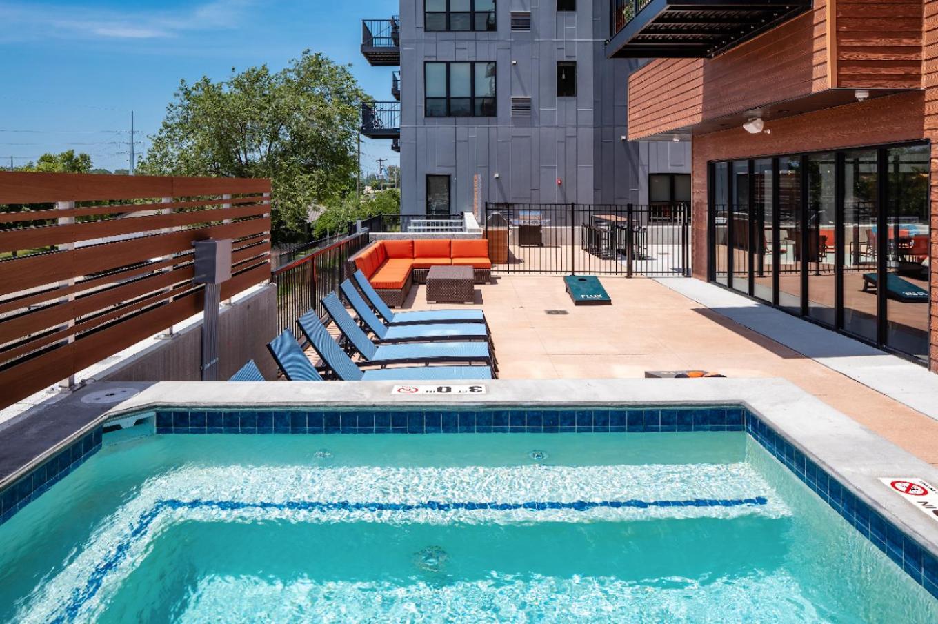 Large Downtown 2Br -Hot Tub-Downtown! Apartment Des Moines Exterior photo